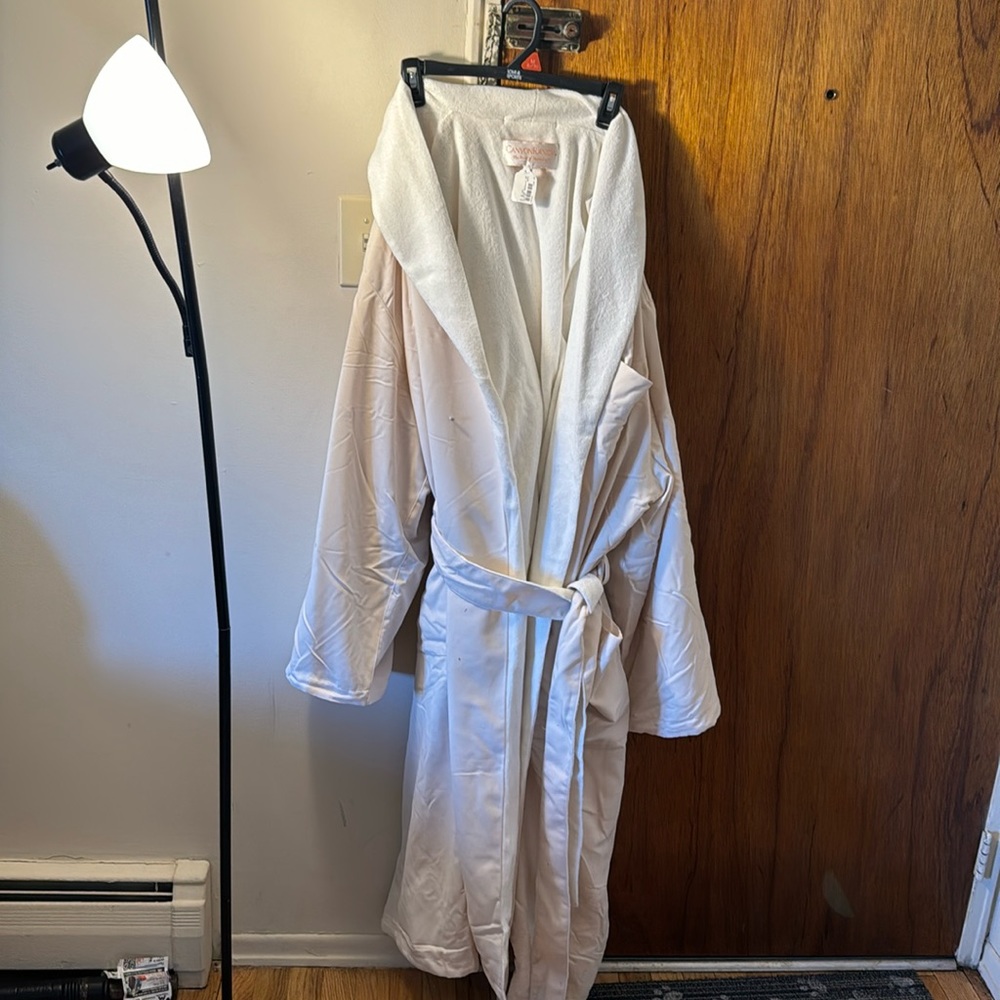 Brand new canyon ranch robe 5x